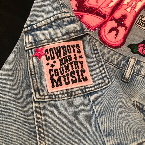 SOLD💖🐴🤠 STORY PATCH’D Designed “Boots on the Ground” Denim Cargo Style Dress 💖🐴🤠 - Picture 5 of 7